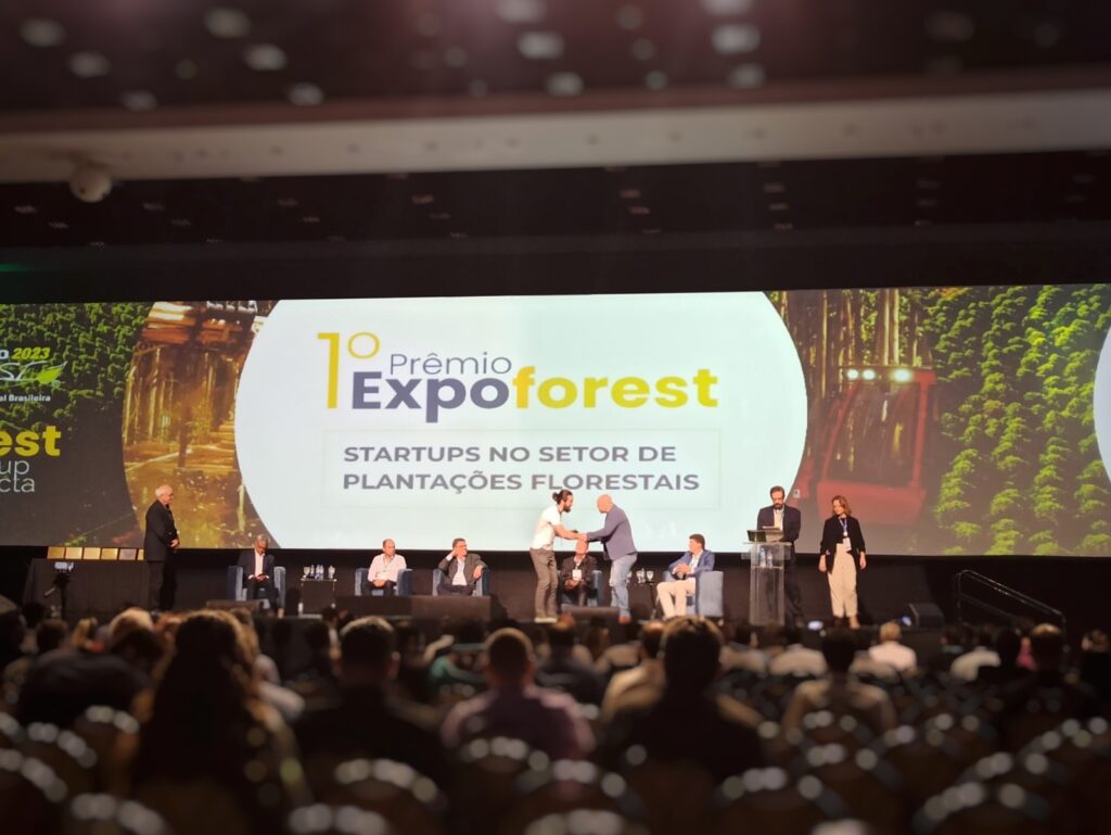 Startup brasileira acelerada pelo Quintessa é premiada pelo setor florestal por desenvolver tecnologia inovadora para análise de solos